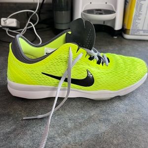 Nike Zoom Fit sneakers